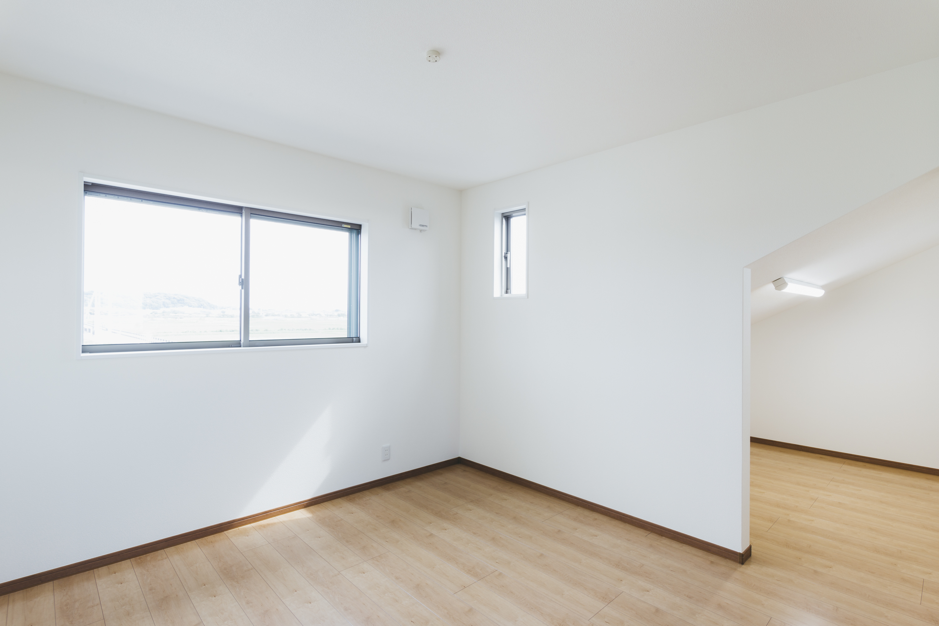 屋根の形を活かした小屋裏収納