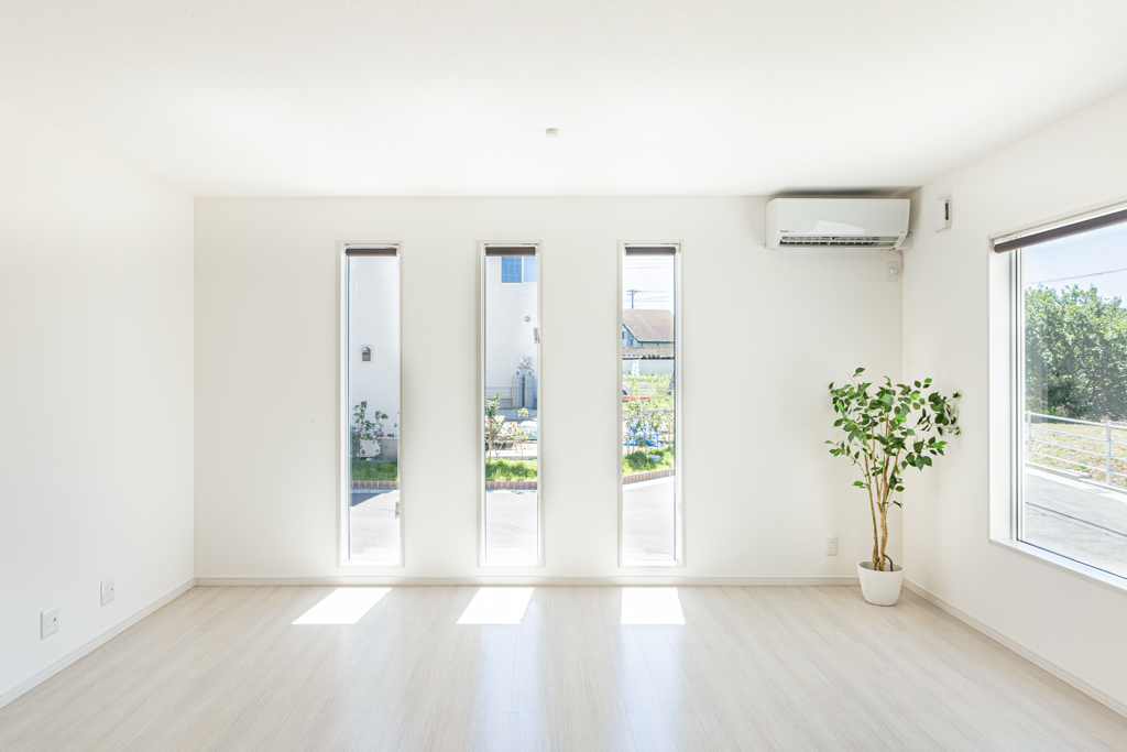 日当たりの良いリビングの出窓