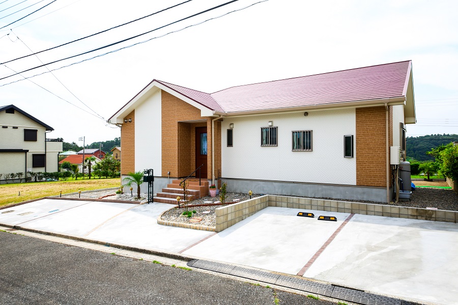 切妻屋根の平屋外観