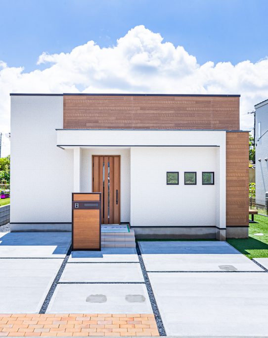 窓の配置がおしゃれなローコスト住宅
