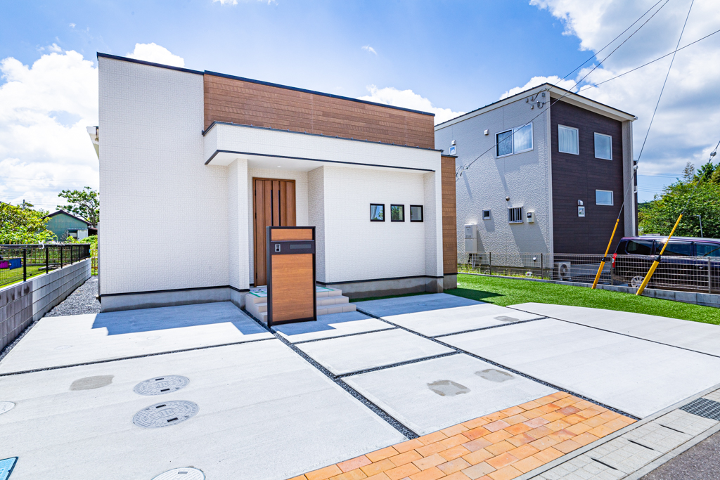 おしゃれなキューブ型の平屋