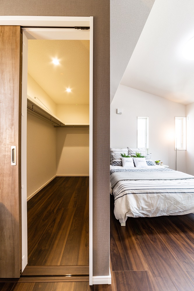 寝室とウォークイン・クローゼット