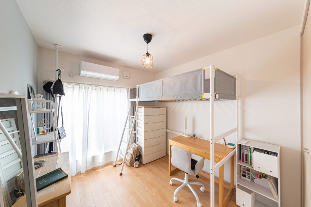 ＞アクセントクロスがおしゃれな子ども部屋（千葉県）